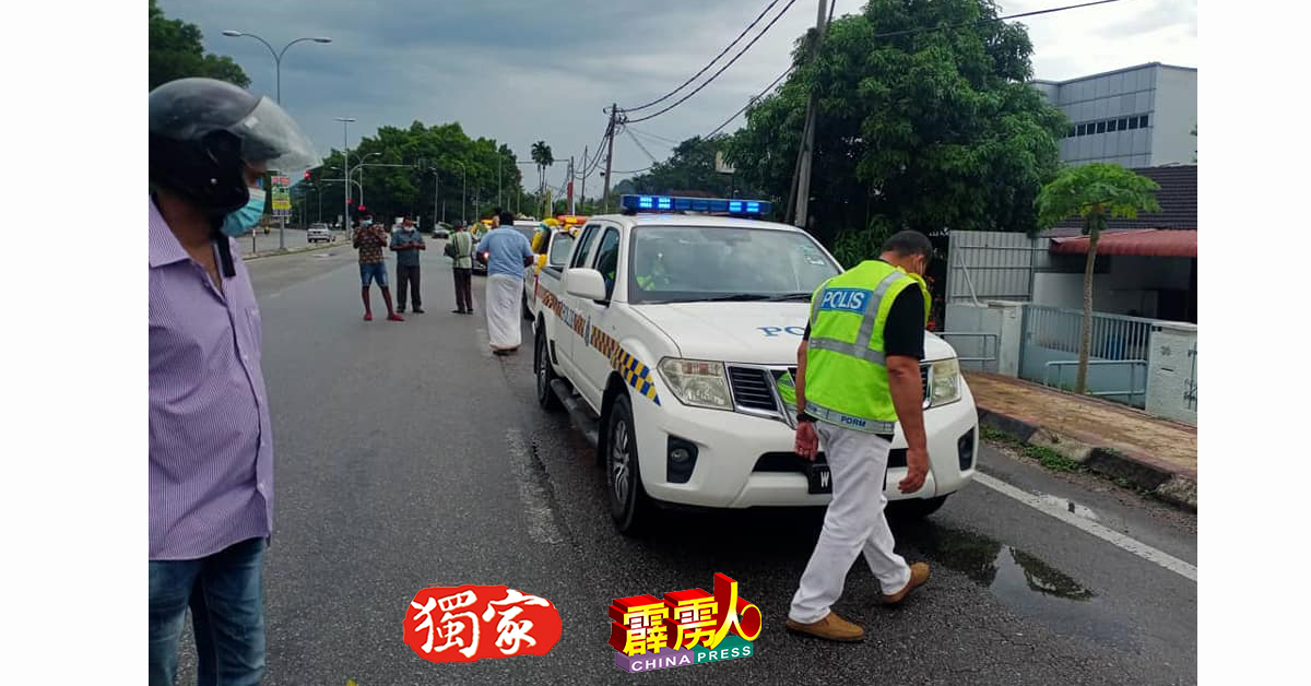 警方没有为难及不尊重民族习俗，乃该出殡队伍因两度闯红灯，警方截停他们只是给劝告，并没有发出罚单。（取自Arun Raj面书）