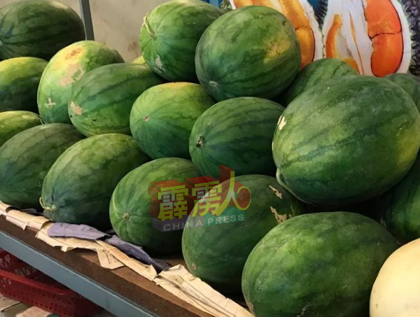 西瓜在产量充裕时每公斤逾1令吉，现在则是每公斤3令吉。