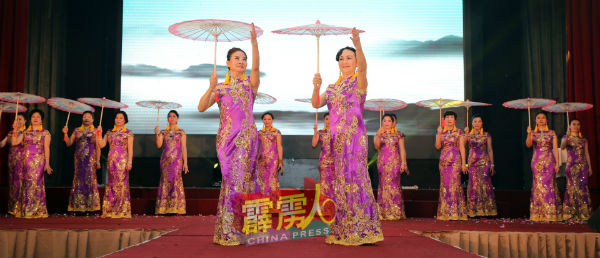 深圳新兴同乡会的旗袍秀，非常吸晴。