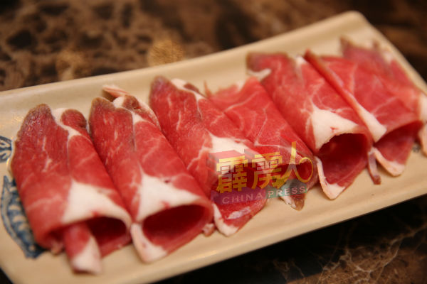 “龙门客锅”食材多样化，还有一些进口涮肉，包括澳洲羊肉
