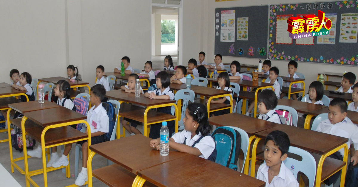 2020年起国小、华小与淡小或将从在小四马来文的趣味语文教学里学习爪夷文书法。（档案照）