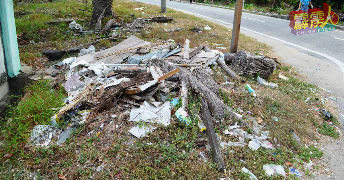福清洋区内仍有非法垃圾堆。