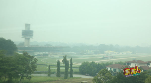 怡保苏丹阿兹兰沙机场继本月13日后，自18日起连续5天因烟霾因素不能起飞或降落，导致数以千计的搭客受影响。（档案照）
