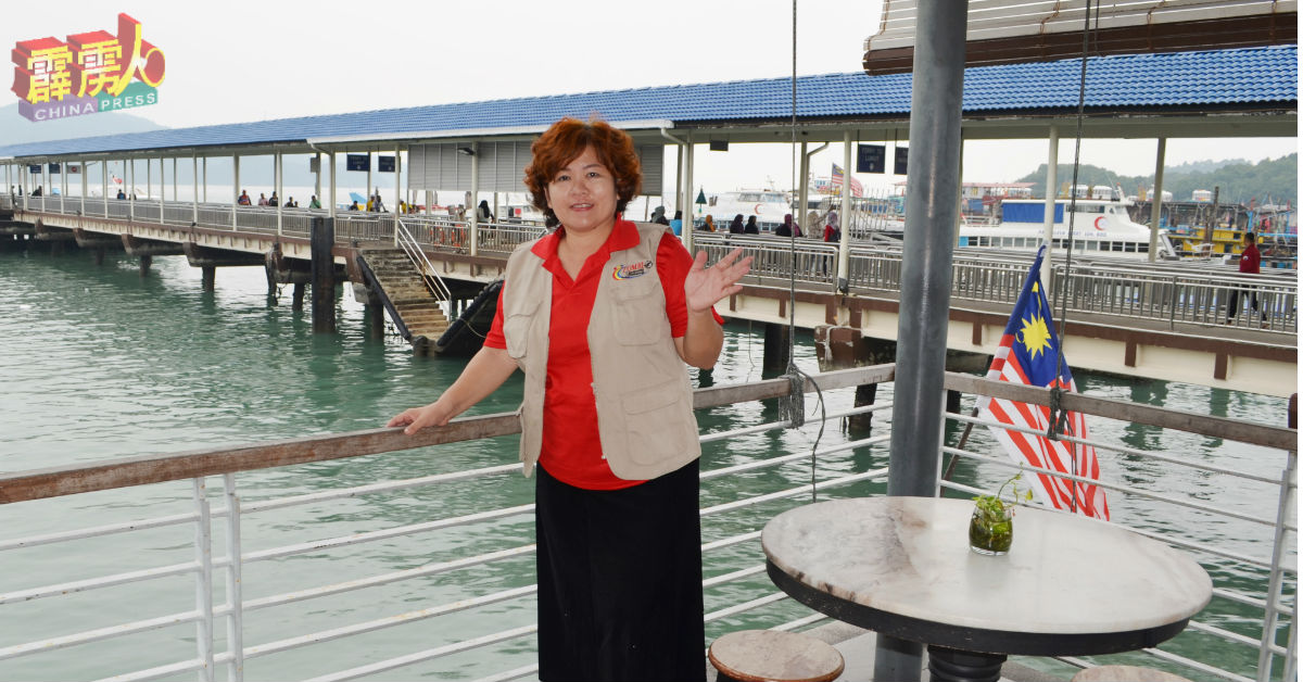 黄丽娟指地方政府将维持邦咯载客码头的主要基设，民众仍是使用原有上下渡轮通道。