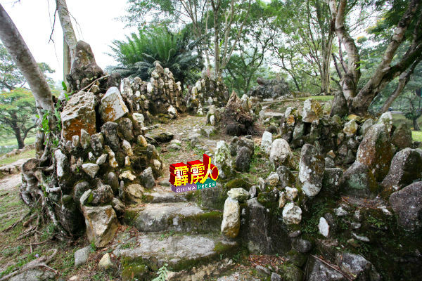 石岩公园的造景将尽量保留原貌与设计，只进行局部修复。