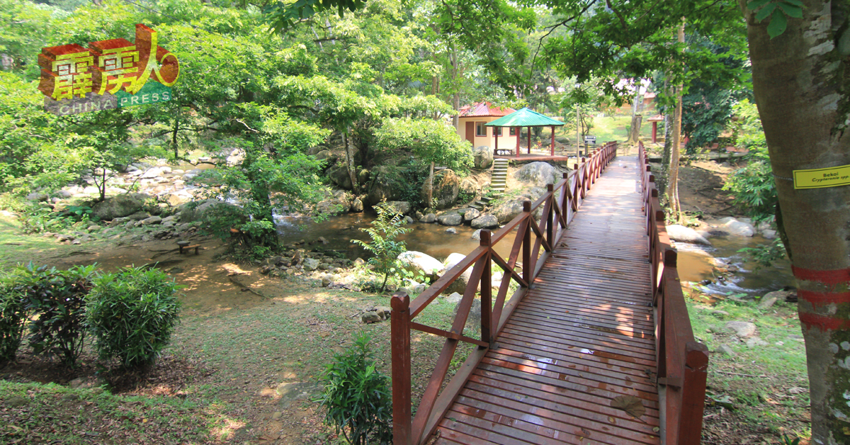 玲珑石冷河生态森林公园是一个玩水的好地方，这裡环境优美及乾淨。