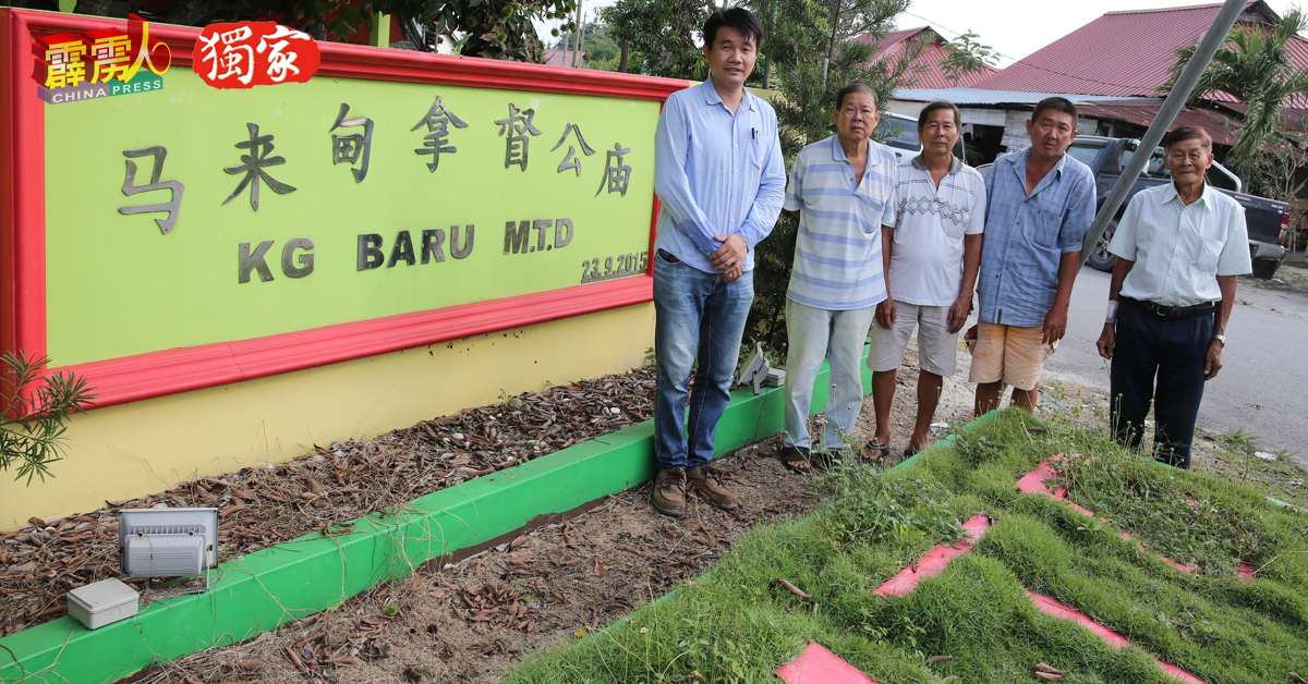 陈家强（左起）与一般志同道合的村民区强、余海侨、洪福良及卢耀锦，同心协力，希望在2年任期内为马来甸新村作出贡献。