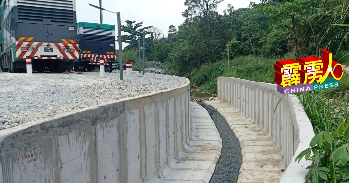 耗资逾10万8285万令吉的九洞新村防洪沟衔接打巴河排水口工程已竣工。