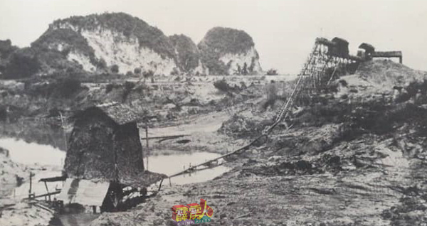 马来亚曾因锡米的出产量而闻名全世界。 （照片取自“Melombong Bijeh Timah Di-Tanah Melayu”）