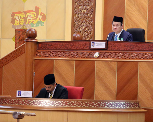 霹州议长倪可汉週三于议会厅内重申，霹雳州秘书署范围内是禁止吸烟的。