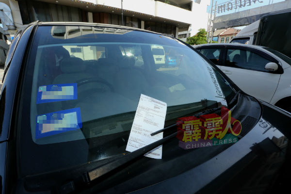 行动党怡保市议员党鞭李斯豪，指有关调涨泊车违规罚款的事宜，从未出现在怡保市政厅的会议里面。