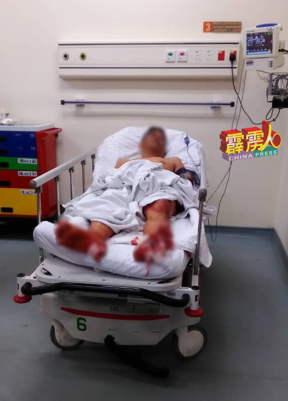 被劝服放弃自杀的华裔男子，已送往医院救治。
