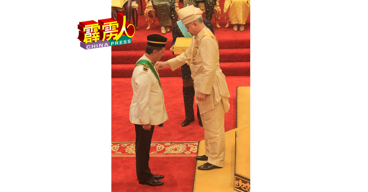 霹州秘书再纳受封DPCM拿督勋衔。