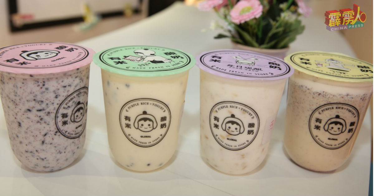 “有米酸奶”多样化的选择，满足市民的需求，店内受欢迎的饮器包括有米酸奶（左起）、百香果香了酸奶、有燕麦酸奶、补补红枣核桃牛奶等。