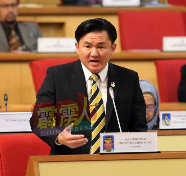 霹州行政议员杨祖强在议会发言。