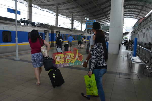怡保往吉隆坡的火车票，1月27日及28日的座位只剩清晨5时及6时的班车车票。（档案照）