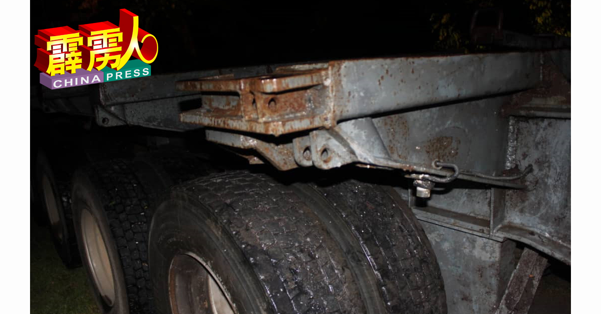 事发后，这辆涉祸拖格罗厘，联同司机被押返江沙警局调查。

