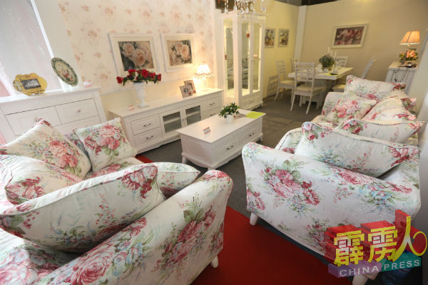 霹雳州家居展销会包罗万有，包括床褥？沙发等，消费者可从中挑选本身的服务及属意家庭用品。