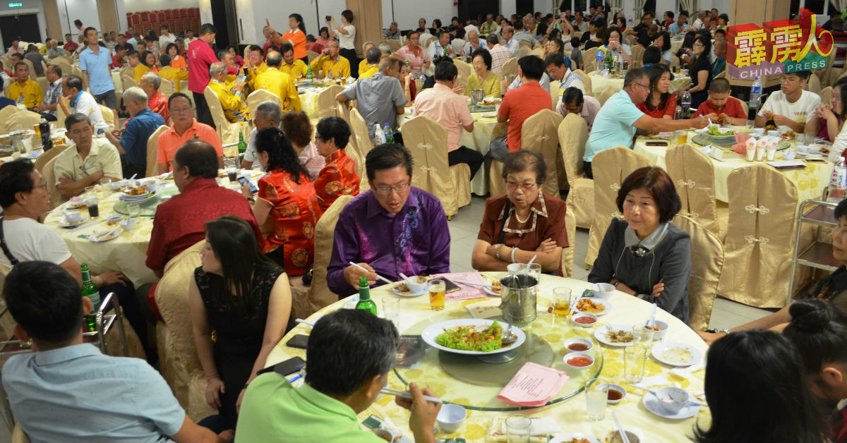 霹雳苏许连宗祠联欢晚宴，场面热闹。