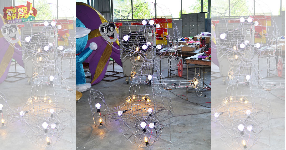 卡通造型花灯“史奴比”已完成焊工及安装灯泡。
