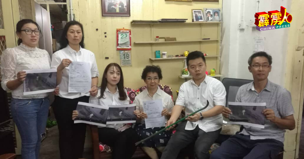 陈美婵（左4起）在刘国南、符慧蓉（左起）、陈枫溦、张接莉、宋伟钊和黎旺文陪同下，召开记者会。