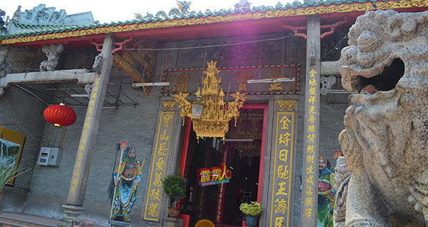 金宝古庙建于1904年，至今是全马少见文物如此齐全的古庙。