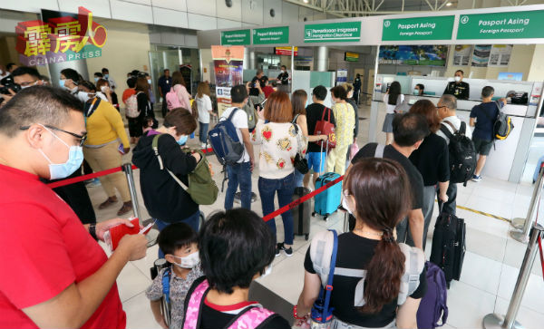 怡保苏丹阿兹兰沙机场为霹州其中一个主要国际关口，因此州政府将会在州行政会议内，商讨是否在机场增设体温测量机。