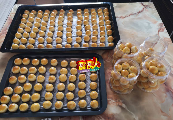 黄素霞家庭式制做的花生饼。
