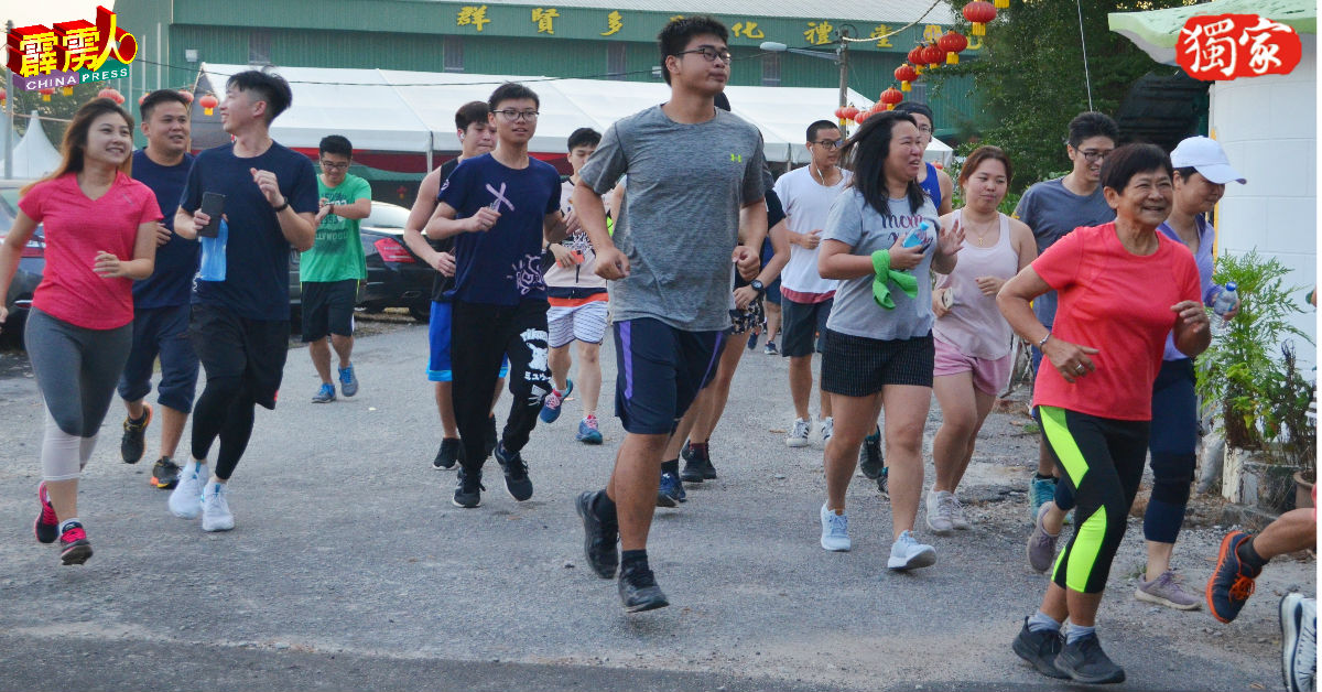 莫珍歪新村首次于新春期间举办越野赛，获得全民踊跃参与。