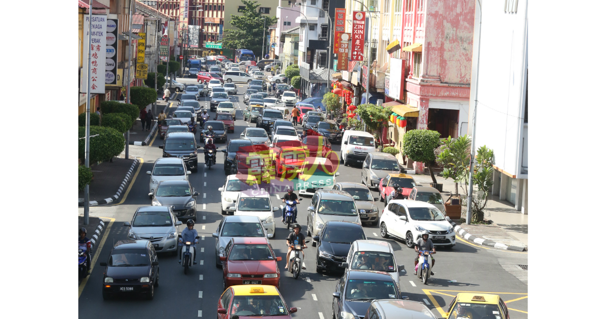 怡保市区前往霹雳城市转型中心及中央公市的道路，出现车龙。