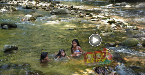 山区原住民  3米卡通绘画  求别破坏母亲河  自然环境