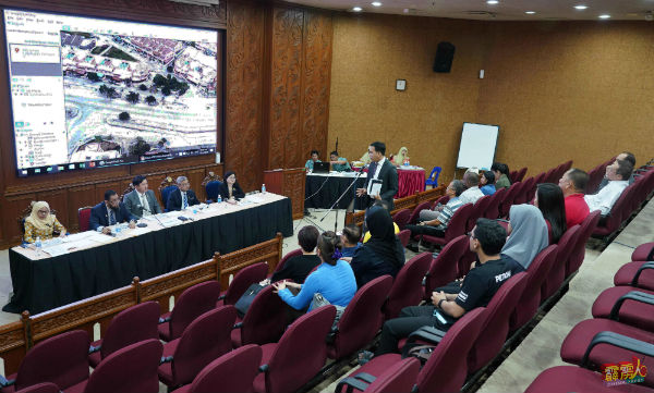 《怡保市政厅2020发展计划》听证会一连展开两天，当局聆听及收集当地人民的意见及反应，再将之呈给霹州策划委员会进行讨论。