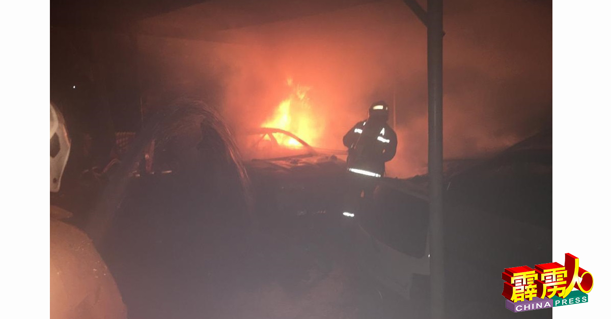 靠近和丰亲善村祈祷室的一个修车厂，週三凌晨1时发生火灾，3辆停放该处待修的轿车付之一炬，幸无造成伤亡。