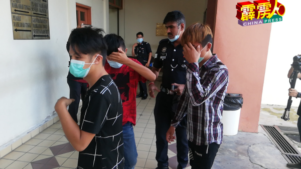 3名华青被押上庭面对提控。