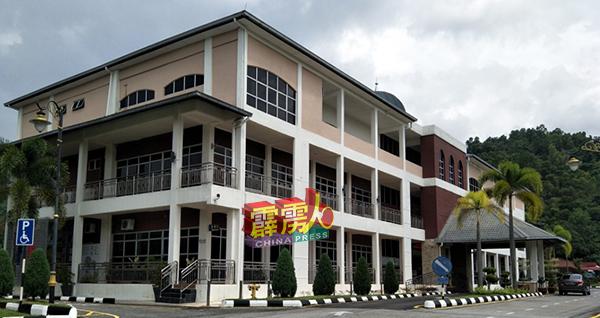 金宝县议会辖下18个民众会堂暂停外租。