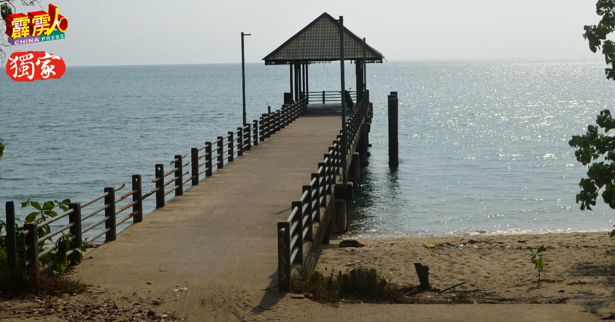 直落哥打邦海滩码头仍是许多打卡好摄者的人气景点。