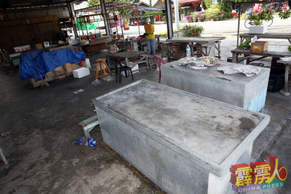 榜地傌新村巴刹的菜贩，因年纪年长也鲜少开摊营业。