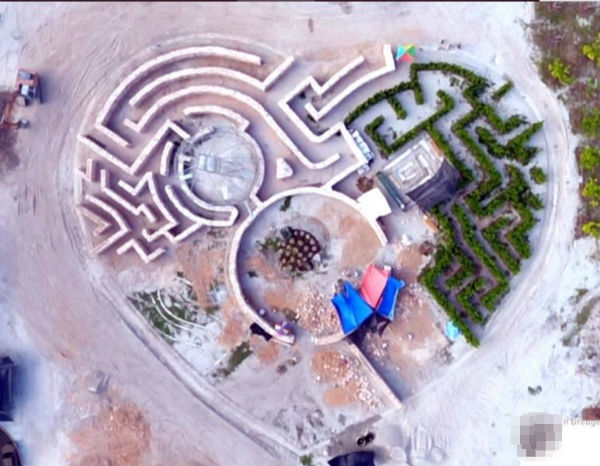 鸟瞰图下的“心型”欢乐迷宫花园，一览无疑。（受访者提供）