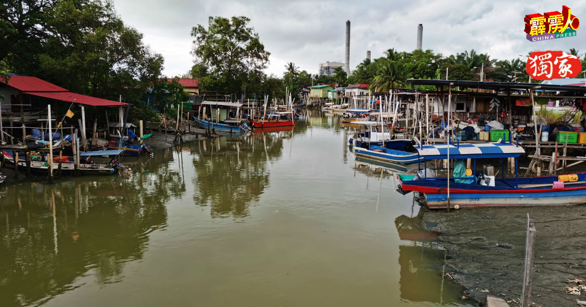 甘榜贝玛当马来渔村，人为垃圾明显已减少。