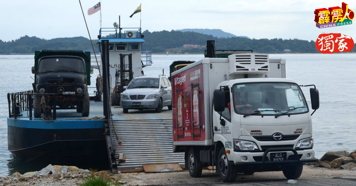 邦咯岛的货运码头仍如常运作，商家岛民可向外订购所需及补给。