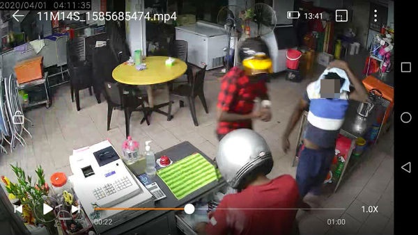 根据闭路电视画面显示，3名印裔男子进入茶室内干案，并窃走7箱数量的啤酒。