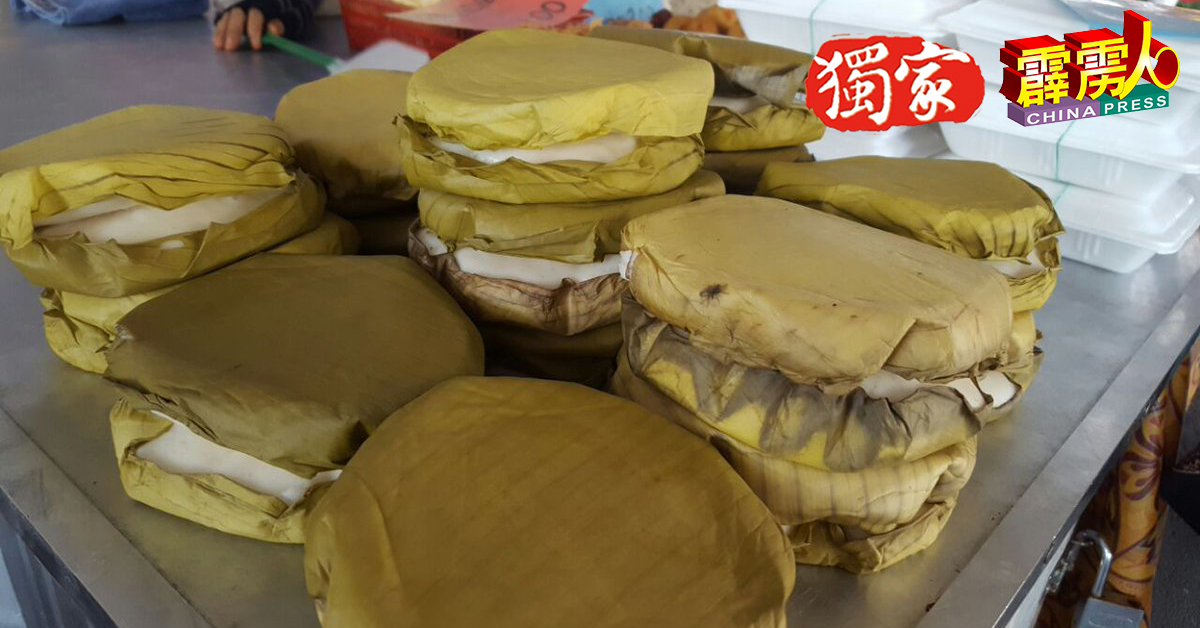 皇家阿邦糕”是江沙颇受欢迎的特色传统马来糕点，如今受管制令影响，斋戒月产量减少逾一半。