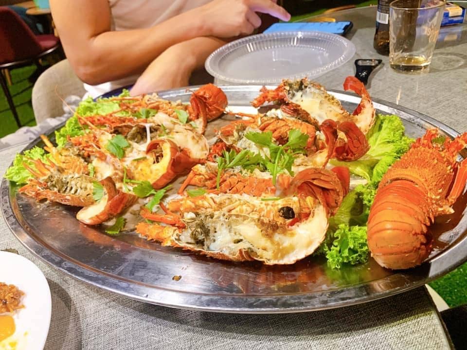 青壳小龙虾产自沙巴海域，因疫情而滞销，改为在网上廉价销售，反倒成为“网红美食”。