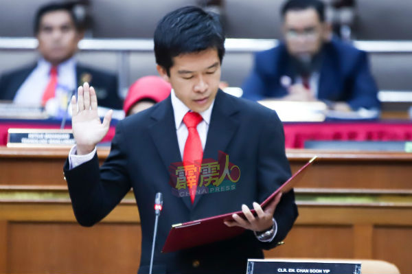 在8名新市议员中，马华代表陈顺业为当中唯一华裔。。