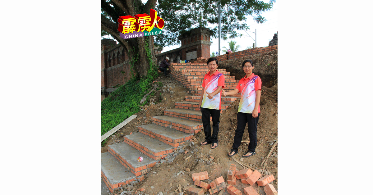 徐保萍（右）与刘宝健对维多利亚百年火车桥的提升工程，感到满意，并承诺会继续扮演监督的角色。