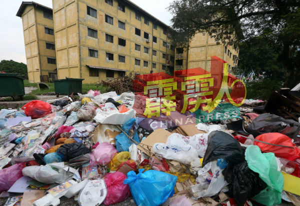 非法丢弃垃圾已成部分市民的习惯，截至5月31日，在怡保市政厅管理的地区内，共发现1672个非法垃圾地点。