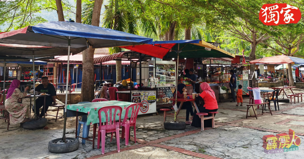 直落峇迪海滩熟食小贩已开始恢復营业。