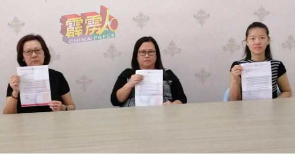 祁宝庄（左起）、江丽玲及伍淑慧联合發表文告，炮轰行动党开除她们党籍的理由不当。