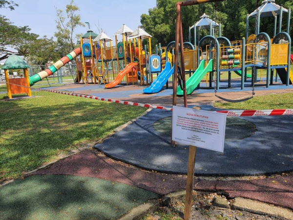 太平湖公园的儿童游乐场已围起警戒线，暂不允许民众使用。
