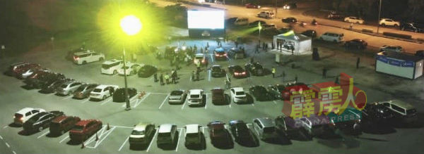 位于九洞美露拉的“Sini-drive”，为全马首个露天汽车电影院。